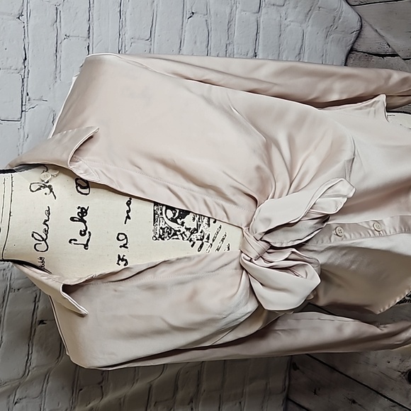 DO+BE Ruffle Front Button Down Long Sleeve Blouse NWT Size Medium - Picture 2 of 6